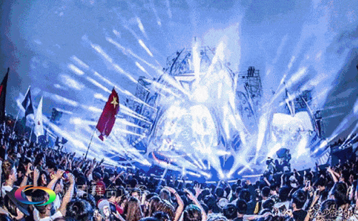 金沙灣藍(lán)騎士水上運(yùn)動(dòng)中心舞臺(tái)項(xiàng)目通用舞臺(tái)提供舞臺(tái)設(shè)計(jì)、舞臺(tái)幕布、燈光、機(jī)械以及控制系統(tǒng)等施工內(nèi)容,項(xiàng)目現(xiàn)已圓滿完工。