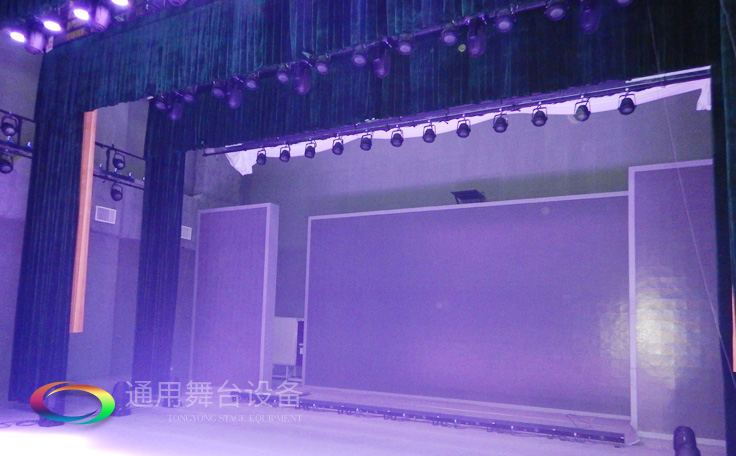 通用舞臺(tái)電動(dòng)真絲喬絨舞臺(tái)阻燃幕布定制廠家,定做多種材質(zhì)及規(guī)格舞臺(tái)幕布