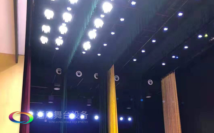 面光、耳光、側光、頂光等等舞臺燈光幾個常用光位介紹