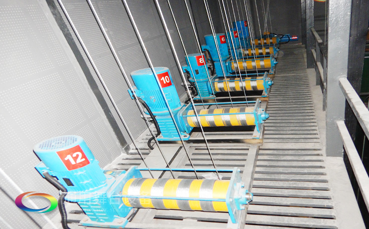 舞臺吊桿機：懸吊燈具、幕布、景片等舞臺上空必備機械系統