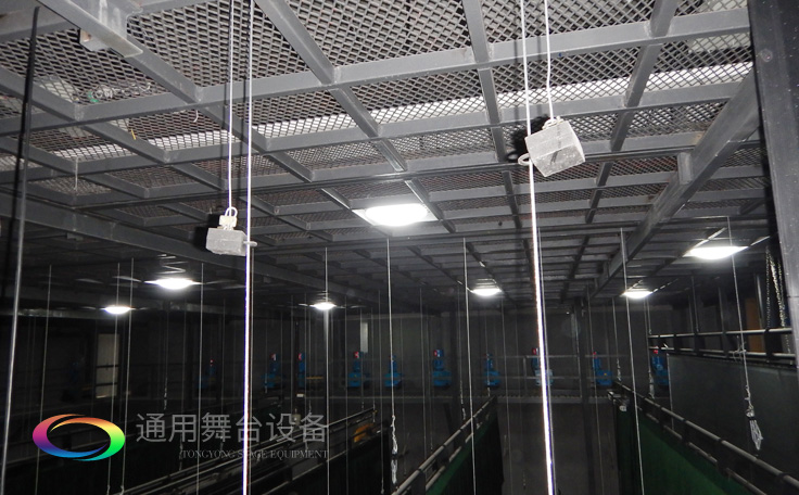 電動吊桿裝置升降速度、撓度、噪聲、定位精度及負荷試驗測試方法