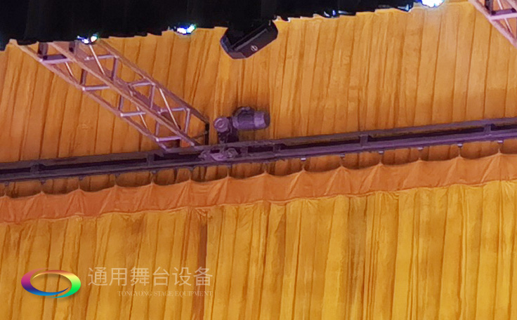 舞臺阻燃幕布除了有效阻燃,還有哪些作用性能?