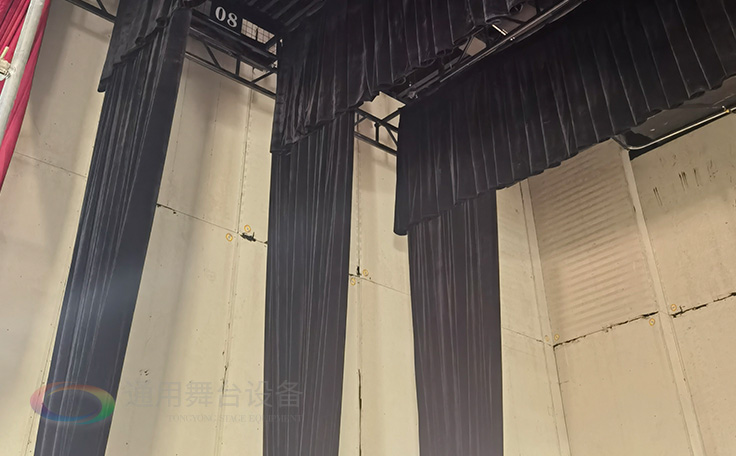 通用舞臺(tái)吊桿教您如何選購(gòu)高性價(jià)比阻燃幕布產(chǎn)品!