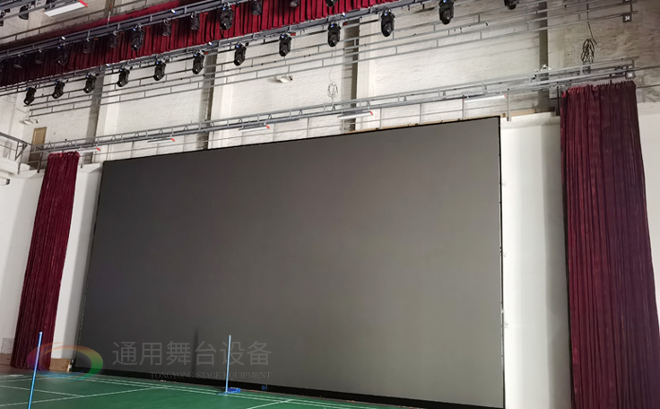 廣州黃花崗禮堂選擇通用舞臺！禮堂幕布、舞臺吊桿、舞臺燈光項目圓滿竣工！