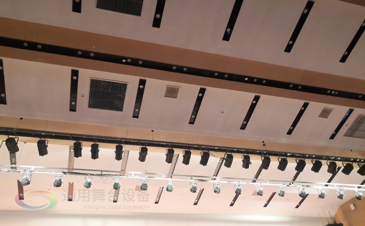 泰州通用舞臺(tái)設(shè)備承接南京某國(guó)企禮堂舞臺(tái)系統(tǒng)分項(xiàng)工程，項(xiàng)目通過質(zhì)量驗(yàn)收
