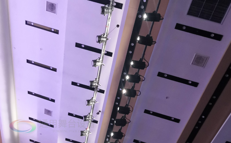 泰州通用舞臺(tái)設(shè)備承接南京某國(guó)企禮堂舞臺(tái)系統(tǒng)分項(xiàng)工程，項(xiàng)目通過質(zhì)量驗(yàn)收